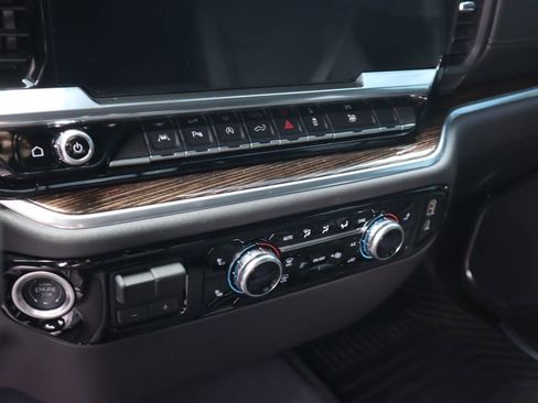 New 2025 GMC Sierra 1500 SLE w/ Preferred Package image 9