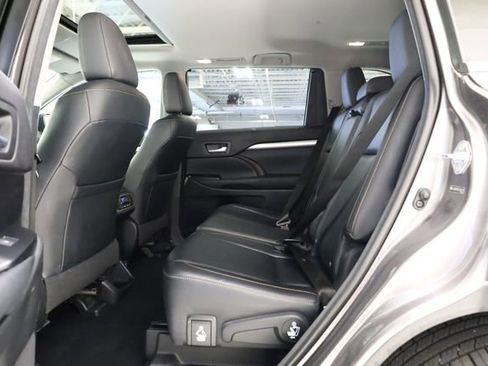 Used 2014 Toyota Highlander XLE AWD/4WD image 28