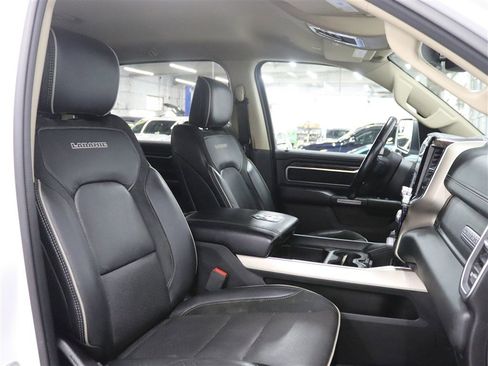 Used 2019 RAM 1500 Laramie AWD/4WD image 30