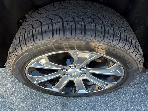 Used 2018 Chevrolet Suburban Premier image 24