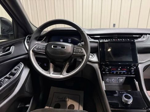 Used 2024 Jeep Grand Cherokee L Laredo image 33