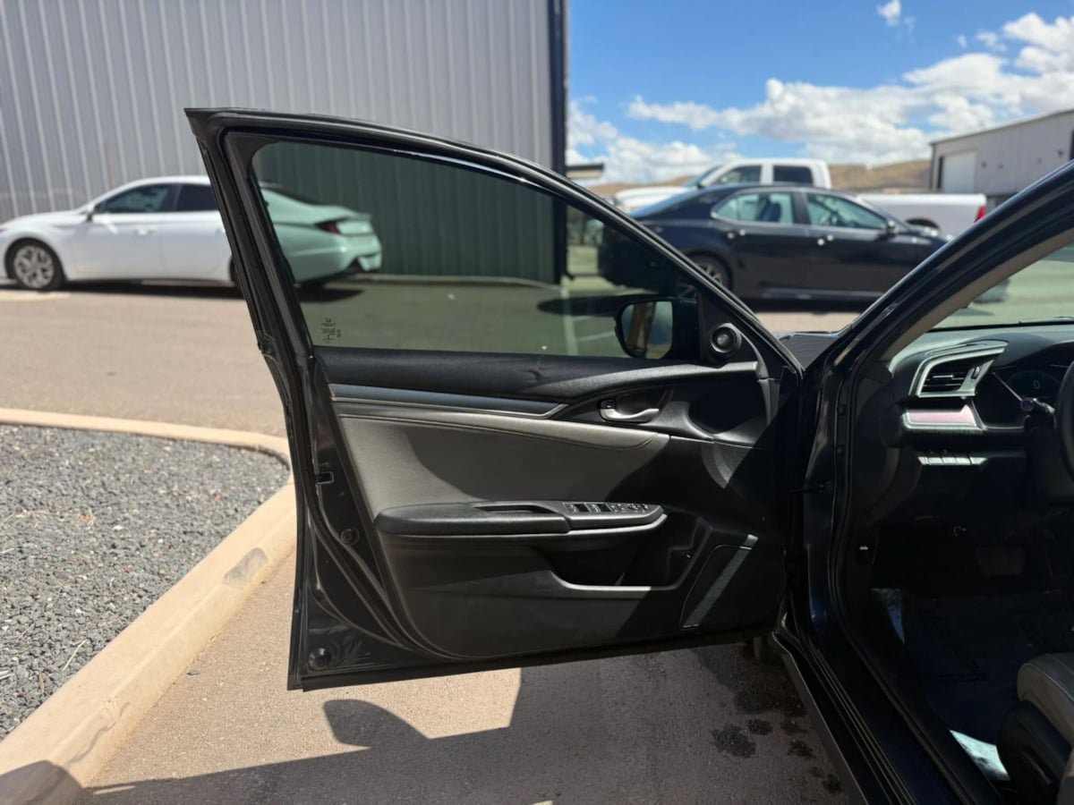 Used 2017 Honda Civic Touring image 19