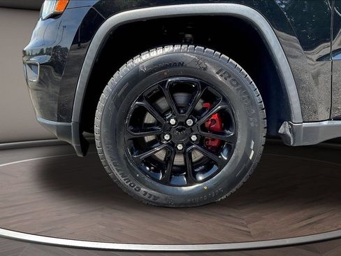 Used 2021 Jeep Grand Cherokee Laredo AWD/4WD image 36