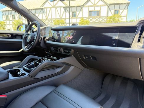 New 2025 Porsche Cayenne Coupe AWD/4WD image 25