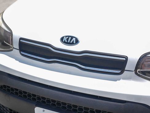 Used 2017 Kia Soul FWD image 5