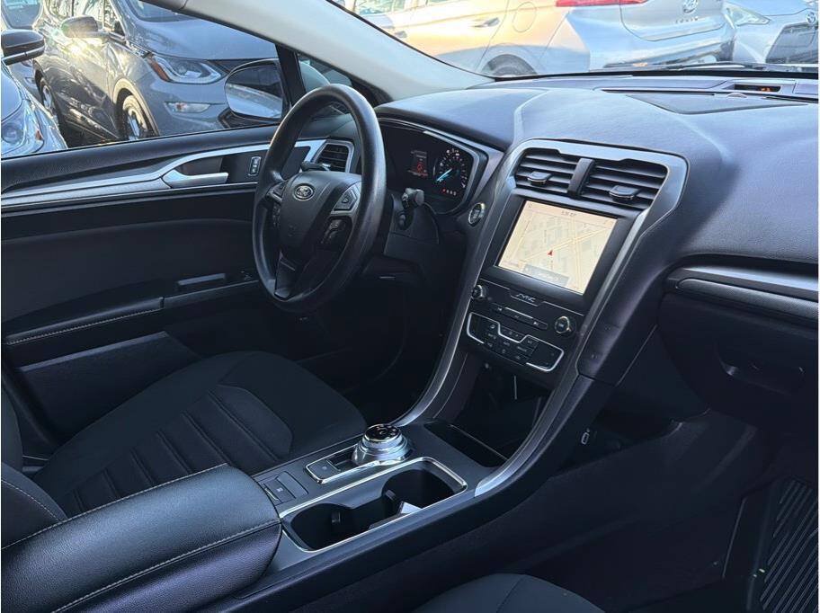 Used 2020 Ford Fusion SE FWD image 5