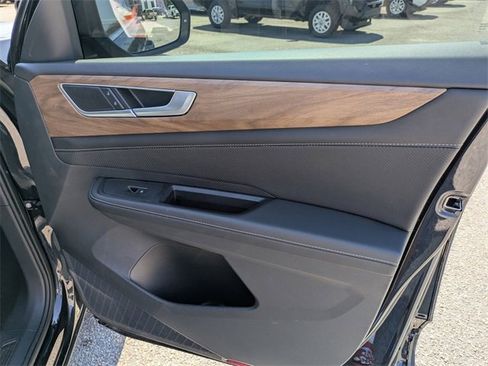 Used 2024 Volkswagen Atlas SE w/ Panoramic Sunroof Package image 30