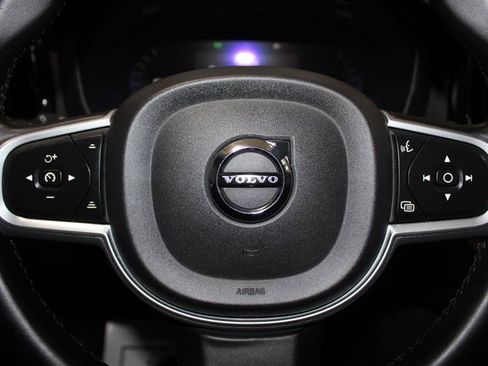 Used 2022 Volvo XC60 B5 Momentum w/ Protection Package Premier FWD image 18
