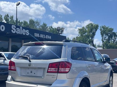 Used 2010 Dodge Journey SXT FWD image 4