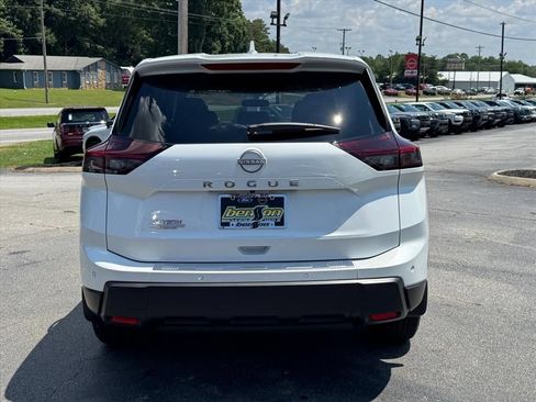 Certified 2026 Nissan Rogue SV FWD image 4