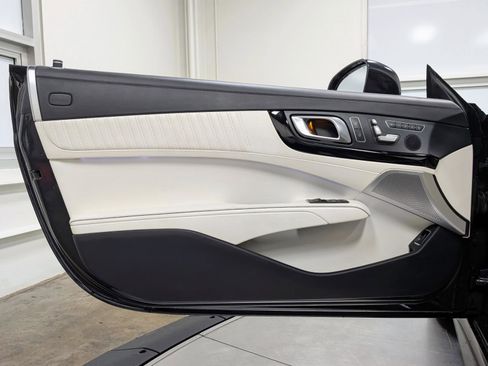 Used 2017 Mercedes-Benz SL 550 image 21