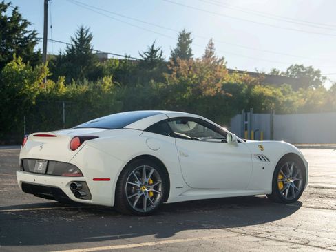 Used 2014 Ferrari California image 4