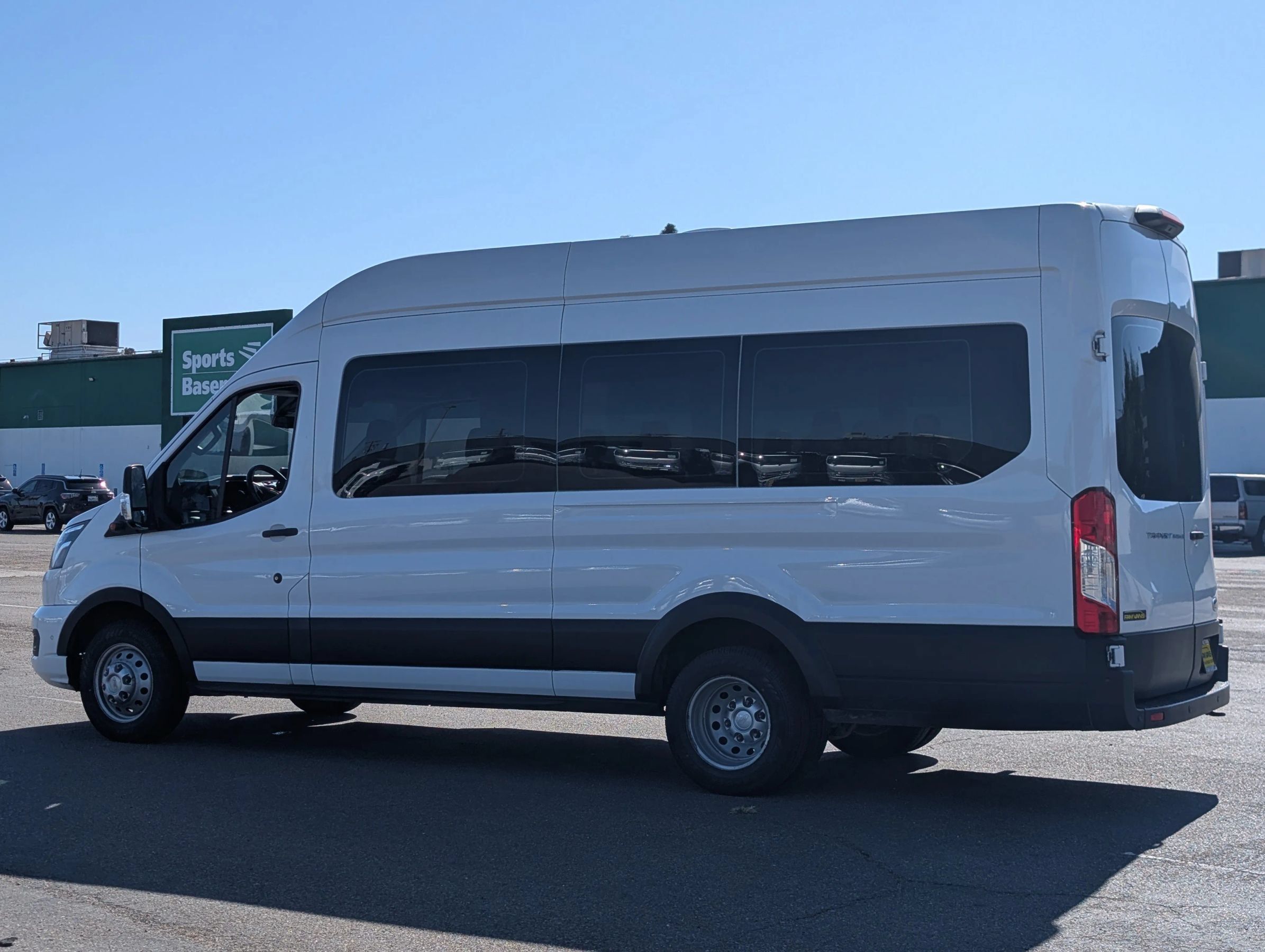 Used 2023 Ford Transit 350 XLT RWD image 5