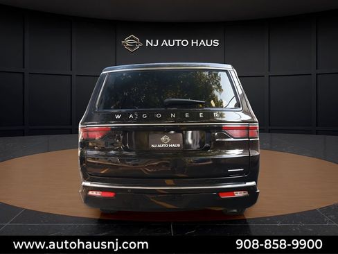Used 2024 Jeep Wagoneer L Series II AWD/4WD image 17