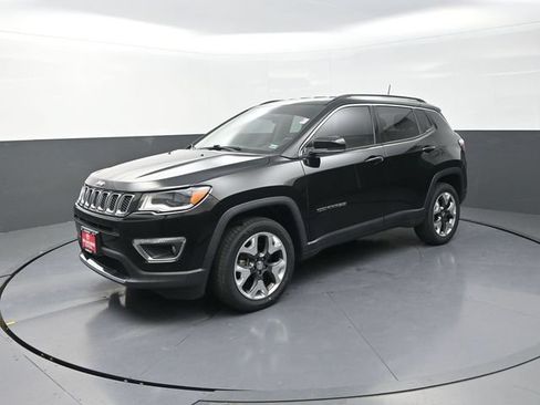 Used 2018 Jeep Compass Limited w/ Navigation Group AWD/4WD image 3