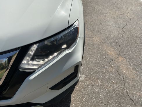 Used 2019 Nissan Rogue S image 8