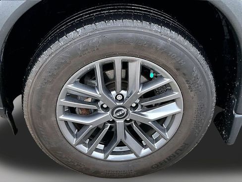 Used 2023 Nissan Rogue S image 31