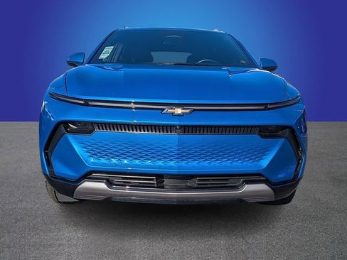 Used 2025 Chevrolet Equinox EV LT w/ Convenience Package image 8