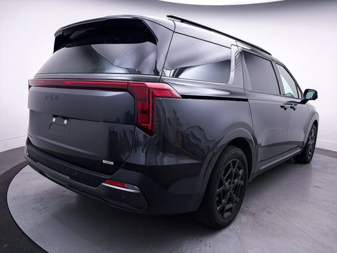 Used 2025 Kia Carnival SX image 16