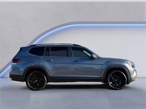 Used 2024 Volkswagen Atlas SE image 4