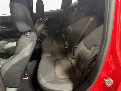 Used 2023 Jeep Renegade Latitude AWD/4WD image 13