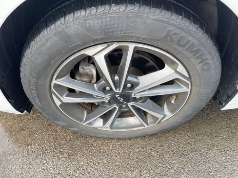 Used 2023 Kia Forte LXS FWD image 5