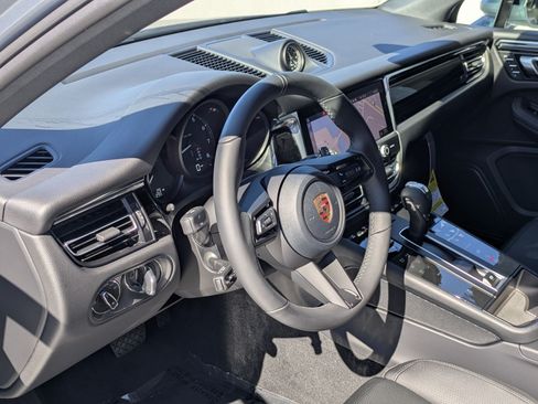 Certified 2026 Porsche Macan AWD/4WD image 4