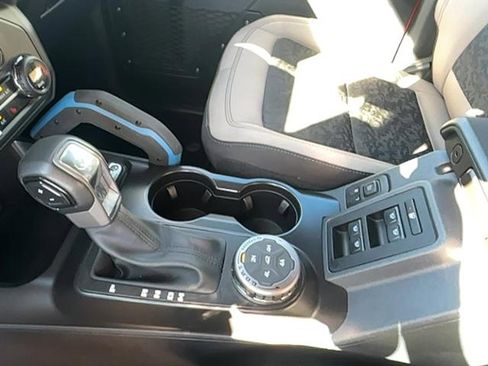 Used 2023 Ford Bronco Wildtrak image 19