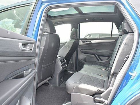 New 2025 Volkswagen Atlas Cross Sport SE image 8