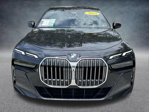 Used 2025 BMW 740i RWD image 2