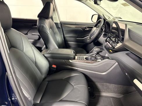 New 2026 Toyota Highlander Limited image 14