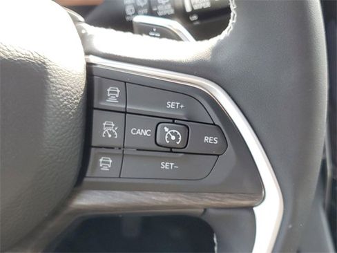 New 2025 Jeep Grand Cherokee Limited w/ Luxury Tech Group II image 23