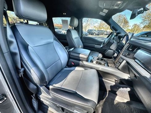 Used 2022 Ford F150 Lightning Lariat image 32