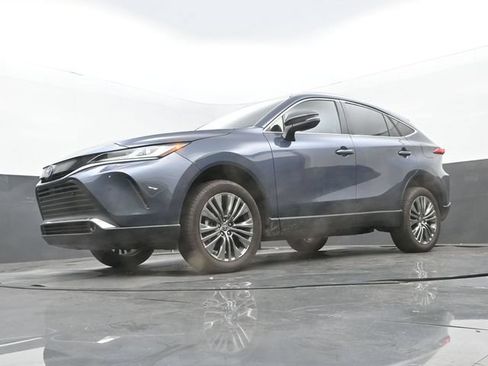 Used 2024 Toyota Venza XLE AWD/4WD image 12