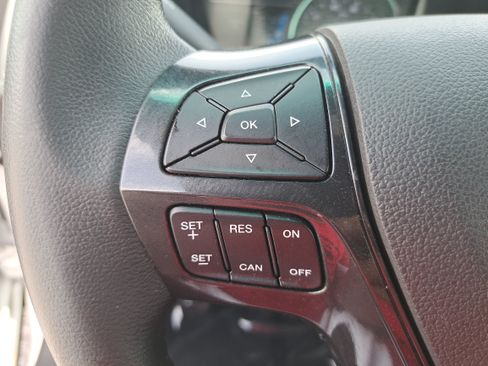 Used 2016 Ford Explorer XLT w/ Equipment Group 201A FWD image 17