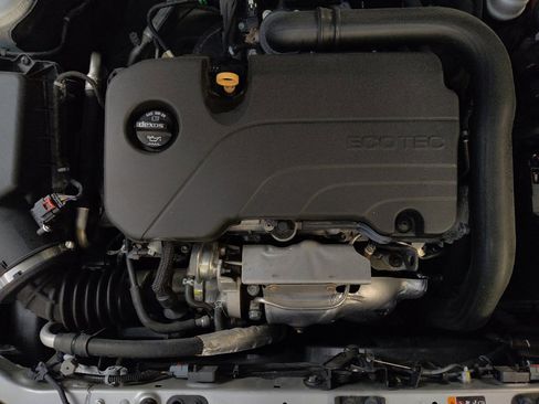Used 2018 Chevrolet Malibu LT FWD image 30