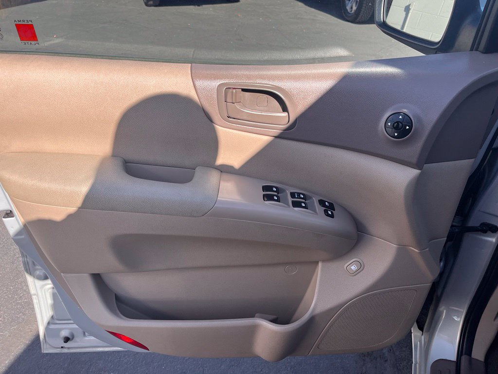 Used 2012 Kia Sedona LX FWD image 13