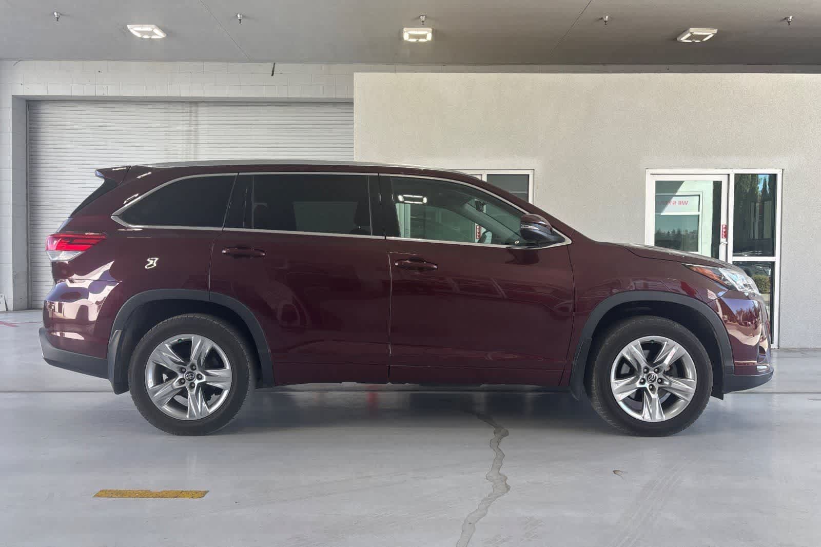 Used 2018 Toyota Highlander Limited AWD/4WD image 9
