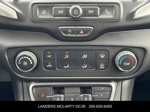 Used 2024 GMC Terrain SLE FWD image 25