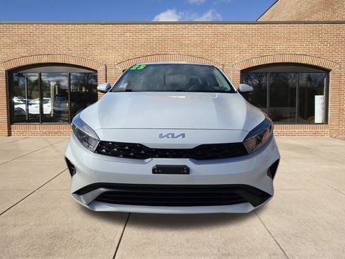 Used 2023 Kia Forte LXS image 9