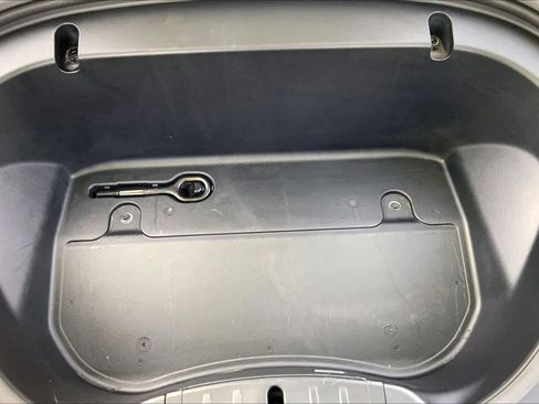 Used 2021 Tesla Model Y Long Range image 30