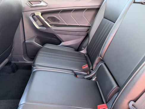 Certified 2024 Volkswagen Tiguan SE image 17