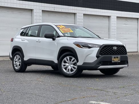 Used 2024 Toyota Corolla Cross L image 1