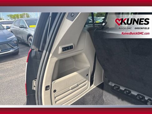 Used 2014 Chrysler Town & Country Touring-L FWD image 42