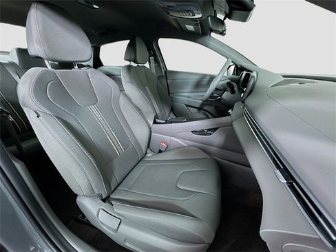 Certified 2025 Hyundai Elantra Sport image 29