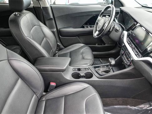Certified 2022 Kia Niro EX Premium image 17