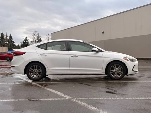 Used 2017 Hyundai Elantra SE FWD image 6