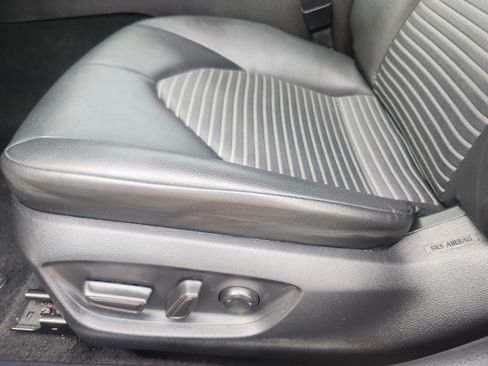 Used 2023 Toyota Camry SE FWD image 17