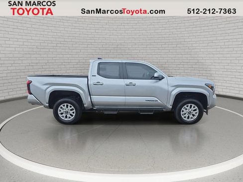 Used 2025 Toyota Tacoma SR5 AWD/4WD image 5