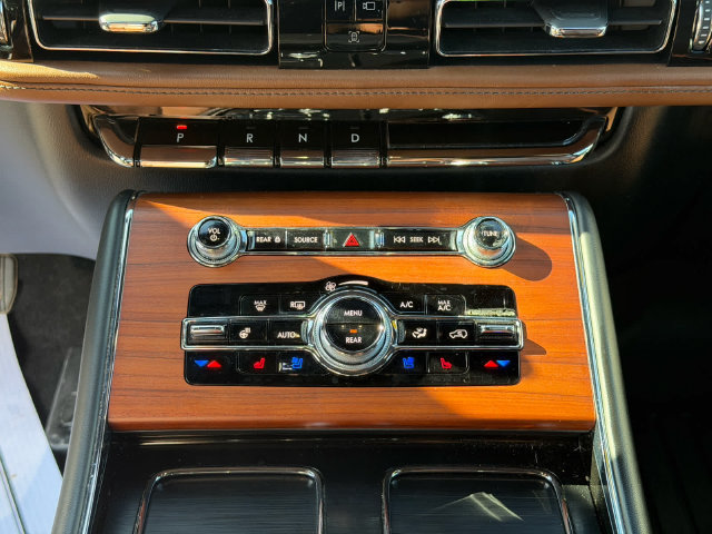 Used 2020 Lincoln Aviator Reserve w/ Equipment Group 202A AWD/4WD image 18